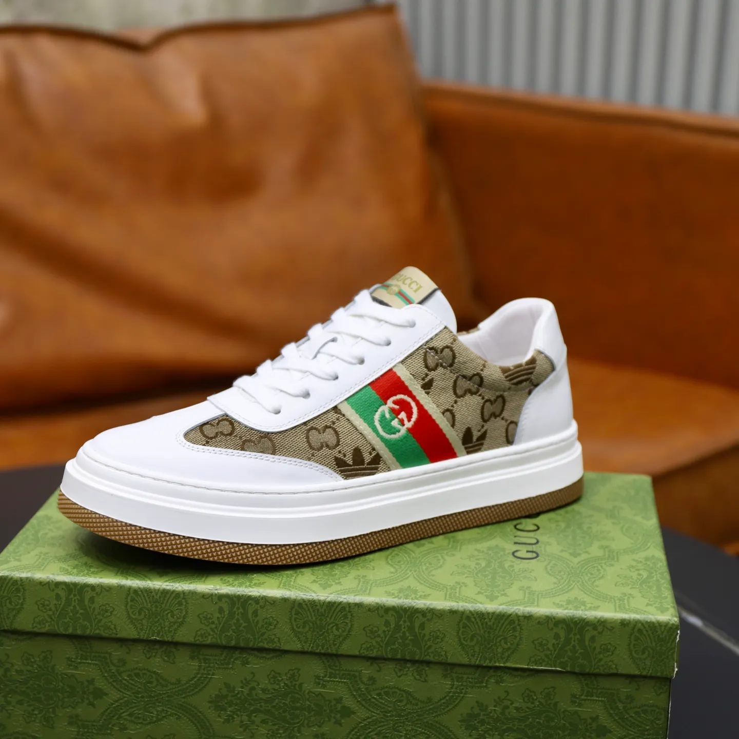 Ex-factory price: 420💰🙅‍♂️🙅‍♂️🙅‍♂️ Brand: GUCCI Standard code: 38–44 (45 can be customized) Grade: Same as the official website Material: Original cowhide fabric Comfortable pigskin lining Lightweight wear-resistant outsole Style category: Men's fashionable casual shoes and boots Running sneakers Distinguished luxury brand elements Top luxury Color: actual picture color